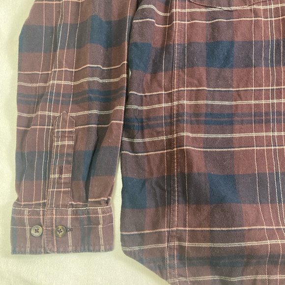 Carhartt plaid flannel shirt women Size L long sleeve button down 2 front pocket - Picture 5 of 16